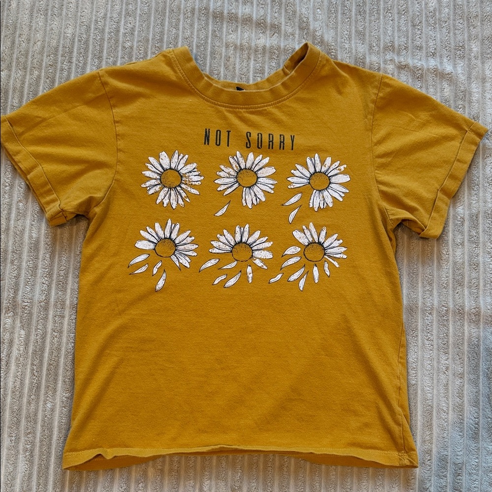 Vibe Golden Yellow Daisy Graphic Tee